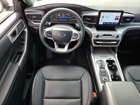 Used 2023 Ford Explorer XLT w/ Equipment Group 202A image 22