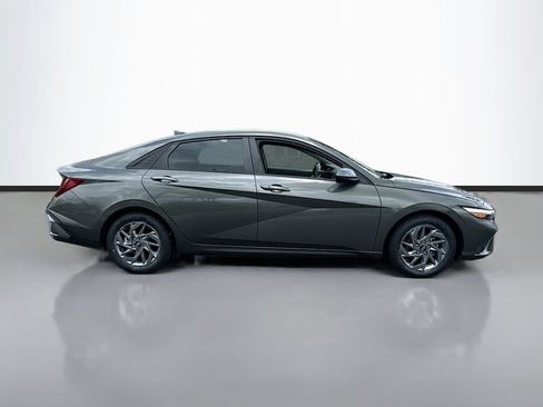 Used 2024 Hyundai Elantra SEL FWD image 5