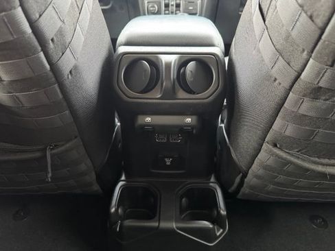 Used 2020 Jeep Gladiator Overland AWD/4WD image 9