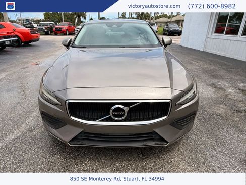 Used 2019 Volvo S60 T5 Momentum w/ Premium Package FWD image 5