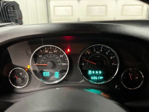 Used 2018 Jeep Wrangler Unlimited Sport w/ Connectivity Group AWD/4WD image 22