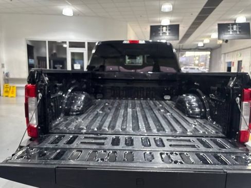 Used 2017 Ford F250 Lariat w/ Lariat Ultimate Package AWD/4WD image 32