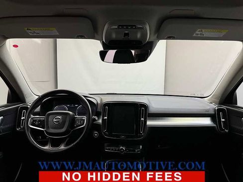 Used 2019 Volvo XC40 T5 Momentum image 12