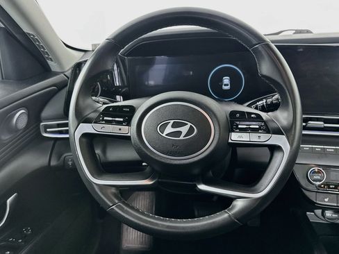 Used 2025 Hyundai Elantra SEL FWD image 18