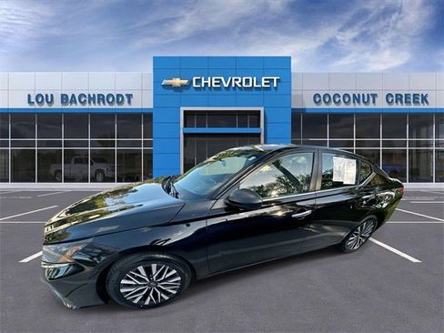 Used 2024 Nissan Altima 2.5 SV image 5