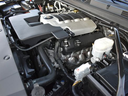 Used 2018 Cadillac Escalade Premium Luxury image 54