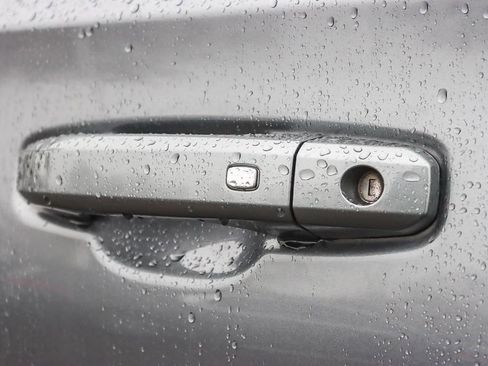 Used 2021 Chevrolet Tahoe Z71 image 14