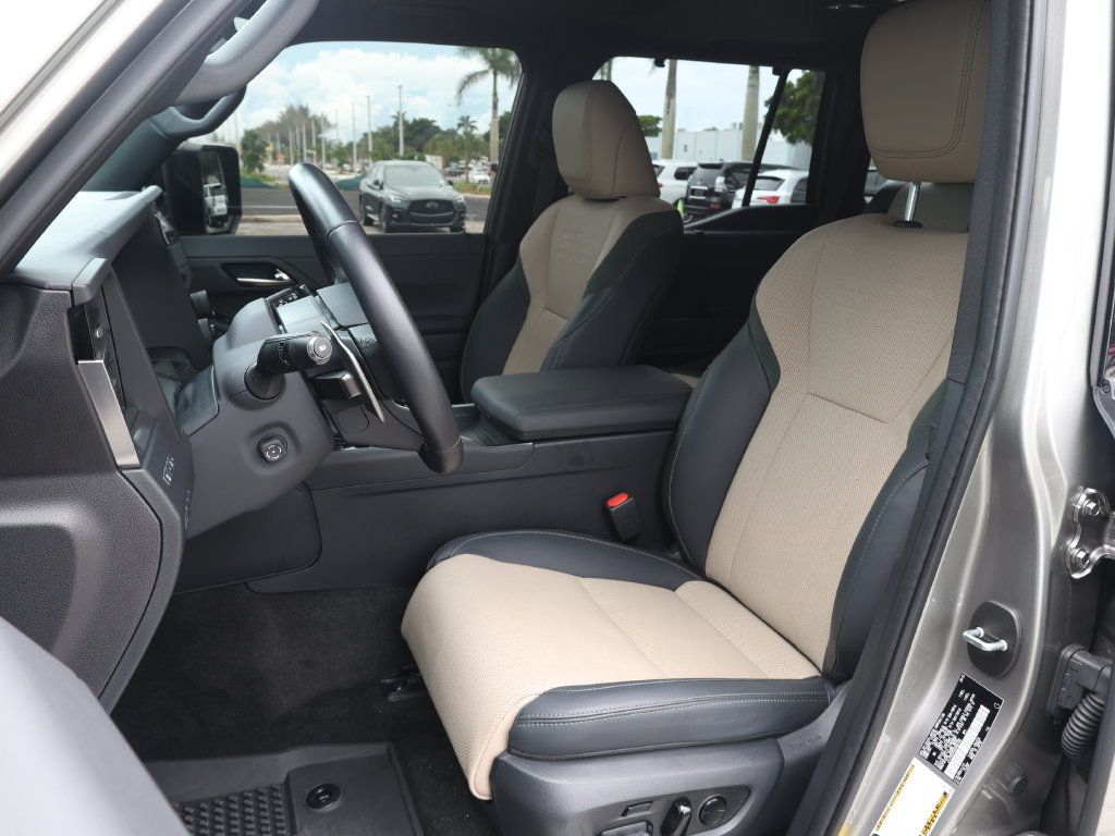 Used 2025 Lexus GX 550 AWD/4WD image 16