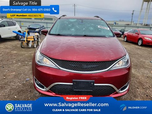 Used 2017 Chrysler Pacifica Touring-L w/ Tire & Wheel Group image 4