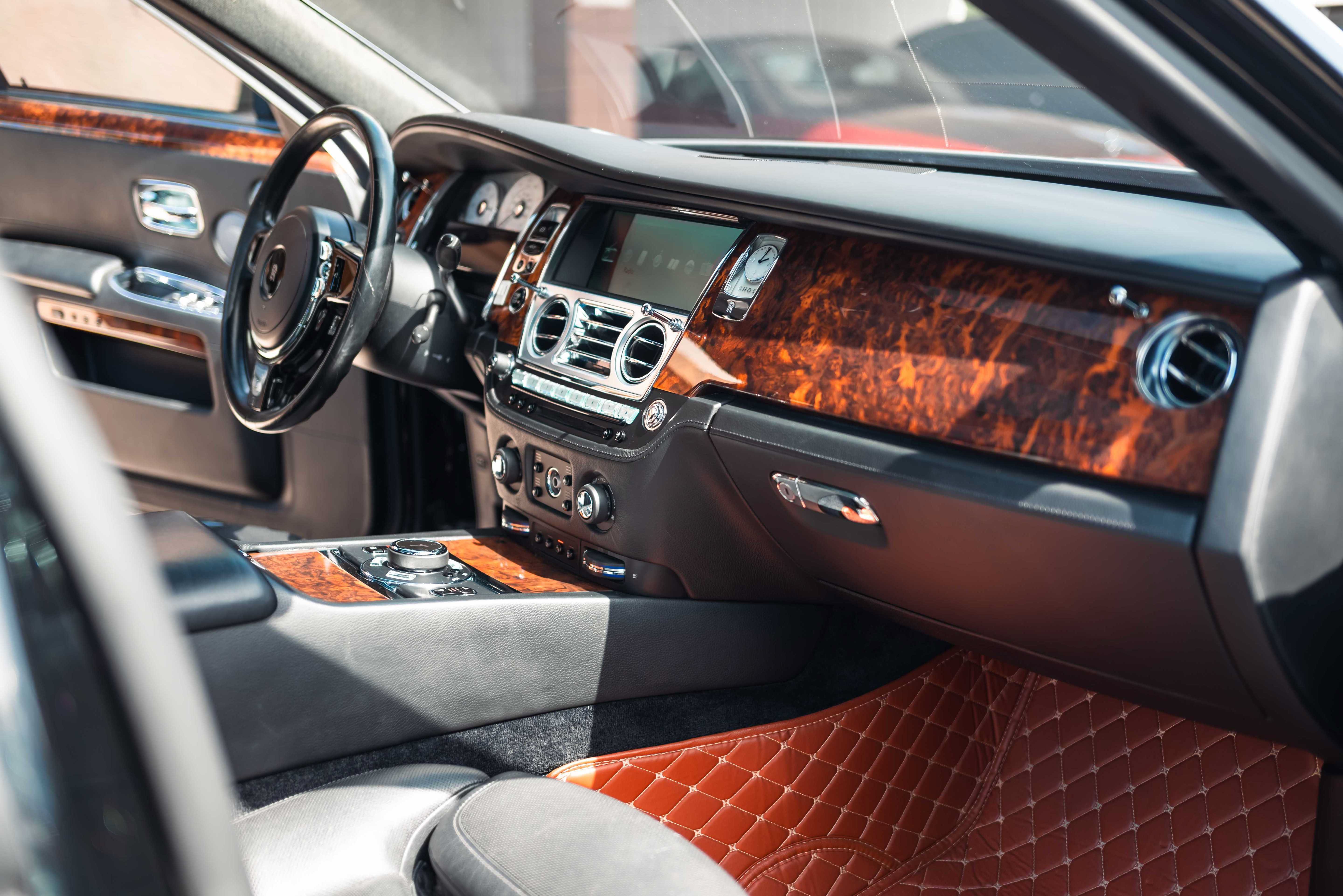 Used 2015 Rolls-Royce Ghost RWD image 18
