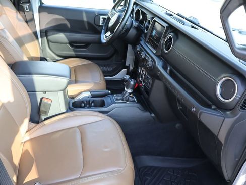 Used 2022 Jeep Wrangler Unlimited Rubicon 4xe w/ Cold Weather Group image 11