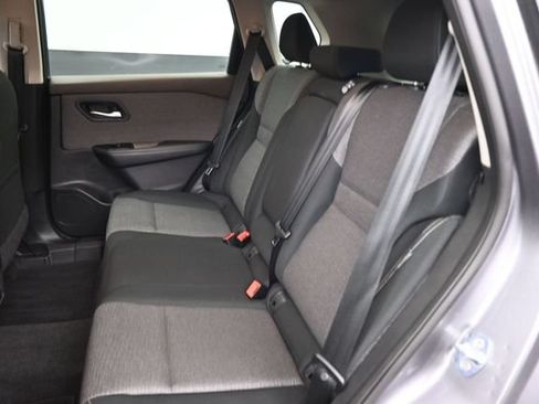 Used 2023 Nissan Rogue SV FWD image 2