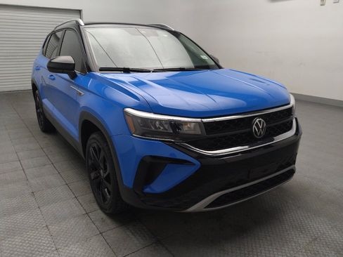 Used 2023 Volkswagen Taos SE w/ Panoramic Sunroof Package FWD image 13