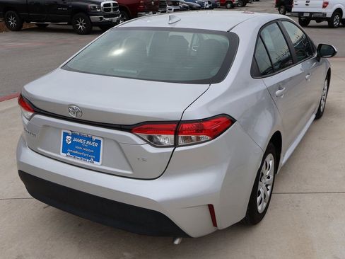 Used 2025 Toyota Corolla LE image 5