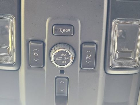 Used 2025 GMC Yukon Denali RWD image 37