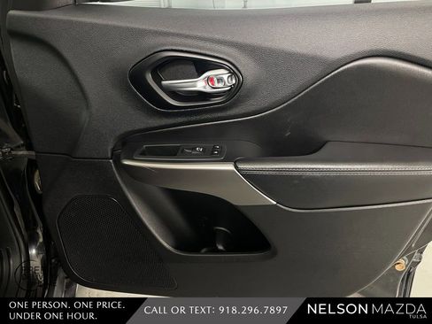 Used 2021 Jeep Cherokee Latitude Plus image 42