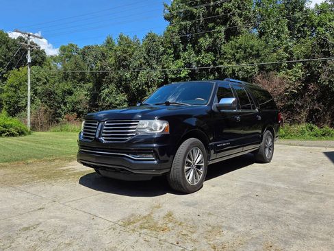 Used 2017 Lincoln Navigator L Select RWD image 1