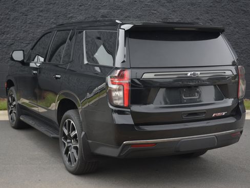 Used 2021 Chevrolet Tahoe RST w/ Luxury Package RWD image 3