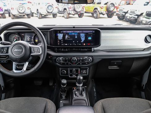 Used 2024 Jeep Wrangler Unlimited Sahara AWD/4WD image 12