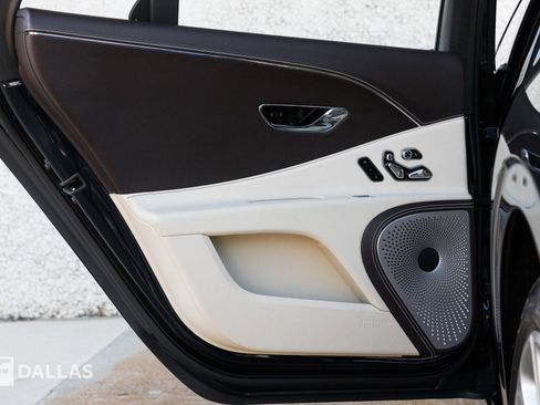 Used 2020 Bentley Flying Spur W12 image 32