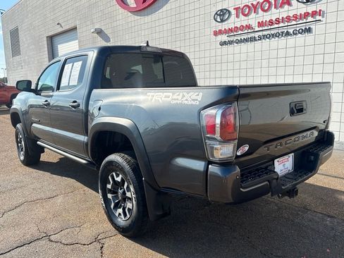 Used 2021 Toyota Tacoma TRD Off-Road w/ Technology Package image 5