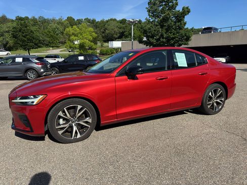 Used 2024 Volvo S60 B5 Plus AWD/4WD image 4