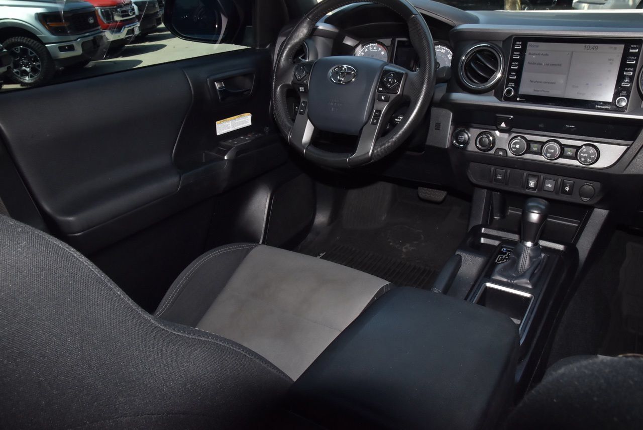 Used 2020 Toyota Tacoma TRD Off-Road AWD/4WD image 15