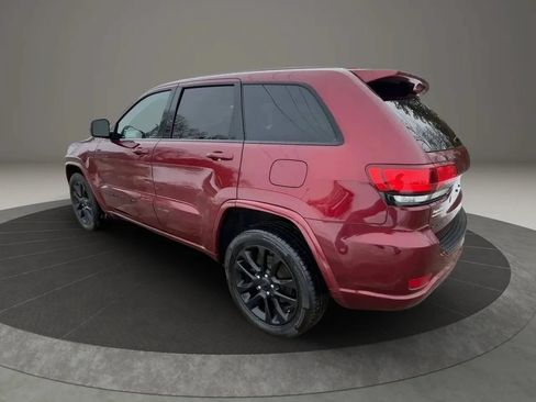 Used 2022 Jeep Grand Cherokee Laredo X AWD/4WD image 2