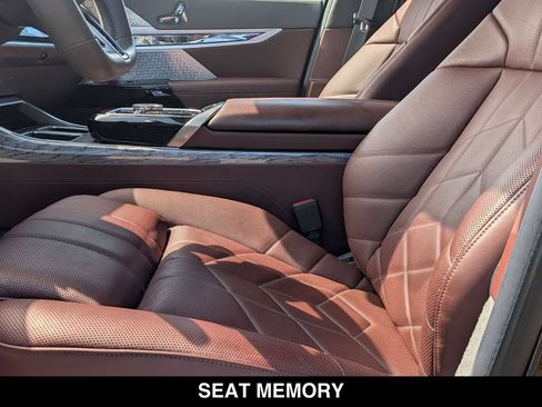 Used 2023 BMW 760i xDrive w/ Executive Package AWD/4WD image 18