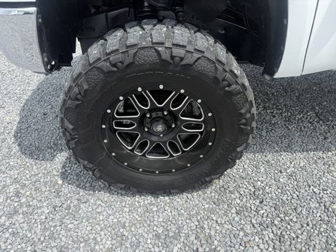 Used 2017 Toyota Tundra SR5 w/ SR5 Upgrade Package AWD/4WD image 8
