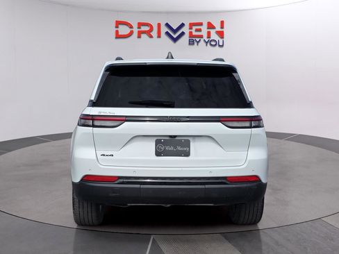 Used 2023 Jeep Grand Cherokee Altitude AWD/4WD image 4