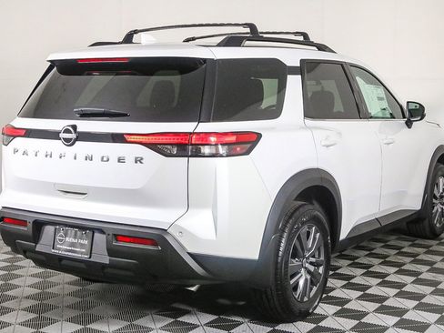 Certified 2025 Nissan Pathfinder SV image 8
