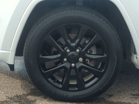 Used 2020 Jeep Grand Cherokee Altitude image 10