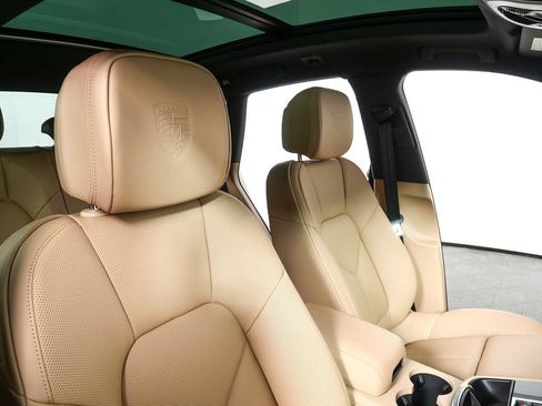 Certified 2026 Porsche Macan AWD/4WD image 25