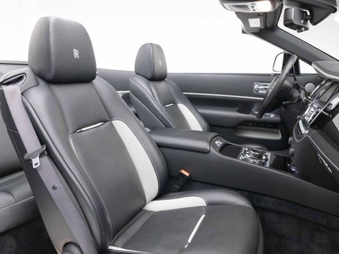 Used 2019 Rolls-Royce Dawn RWD image 4