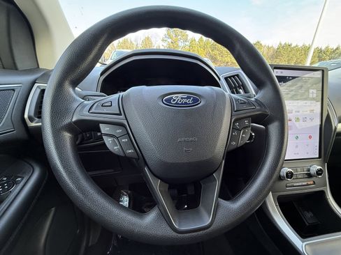 Used 2024 Ford Edge SE w/ Black Appearance Package image 13