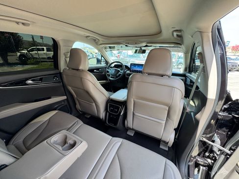 Used 2022 Lincoln Nautilus Reserve AWD/4WD image 26