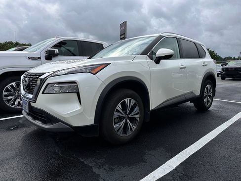 Used 2022 Nissan Rogue SV w/ SV Premium Package AWD/4WD image 2