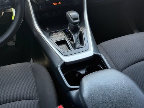 Used 2019 Toyota RAV4 LE FWD image 22