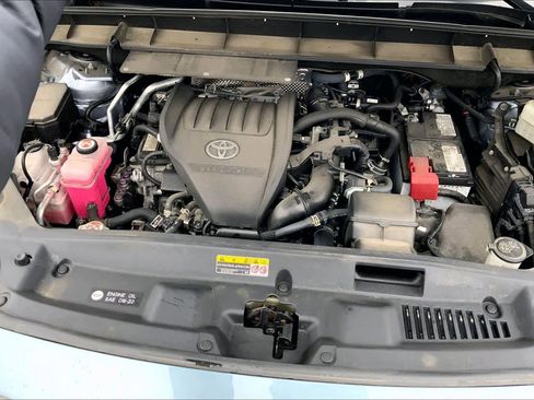 Used 2023 Toyota Highlander XLE image 32