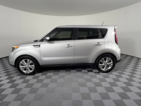 Used 2015 Kia Soul + FWD image 13
