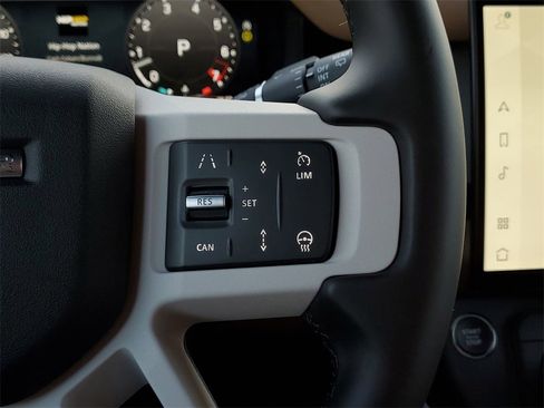 New 2026 Land Rover Defender 130 X-Dynamic SE image 17