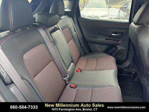 Used 2025 Nissan Kicks SR image 25