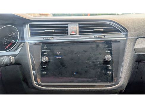Used 2018 Volkswagen Tiguan SE w/ 3rd Row Seat Package image 26