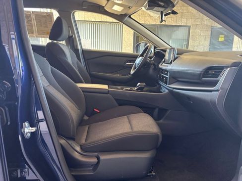 Used 2025 Nissan Rogue SV FWD image 38