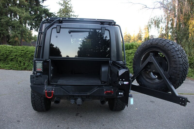 Used 2009 Jeep Wrangler Unlimited Sahara AWD/4WD image 17