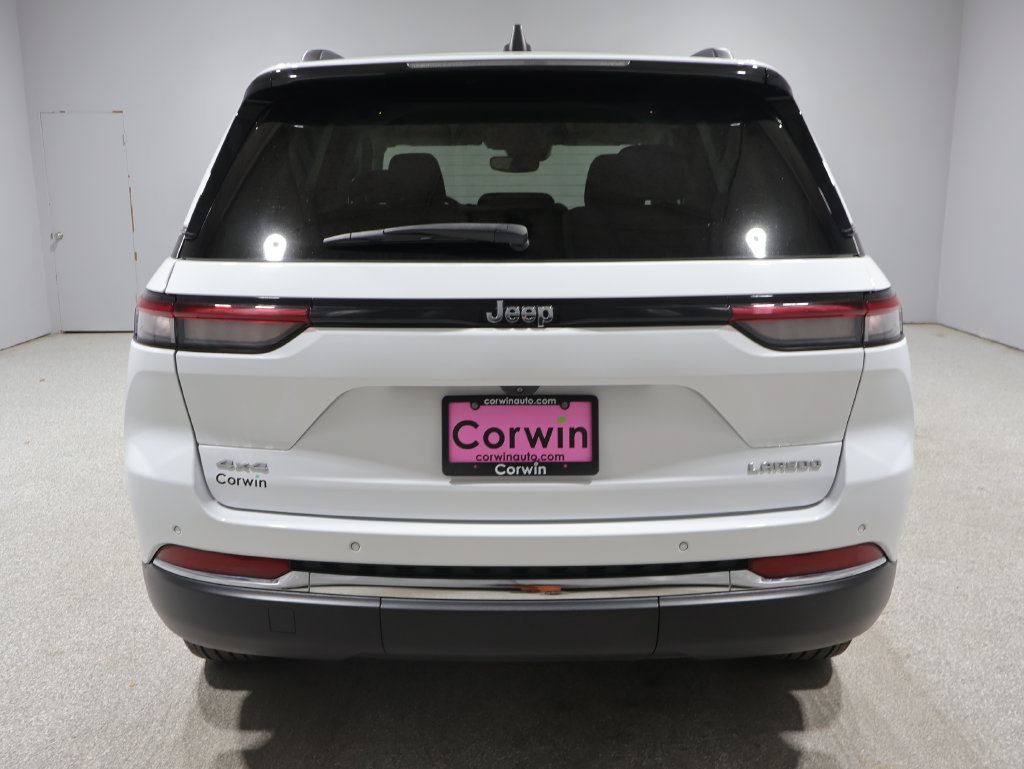 Used 2023 Jeep Grand Cherokee Laredo AWD/4WD image 3