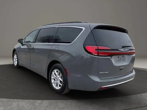 Used 2022 Chrysler Pacifica Touring-L FWD image 4