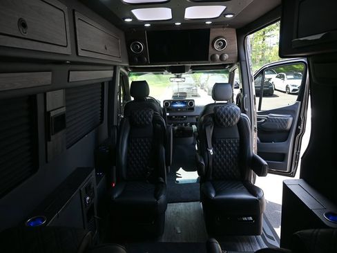Used 2025 Mercedes-Benz Sprinter 3500 image 18