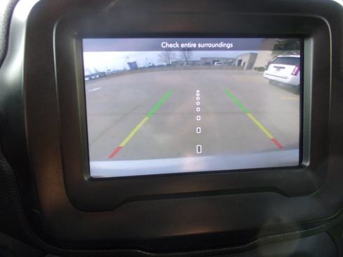 Used 2018 Jeep Renegade Latitude w/ Cold Weather Group AWD/4WD image 18